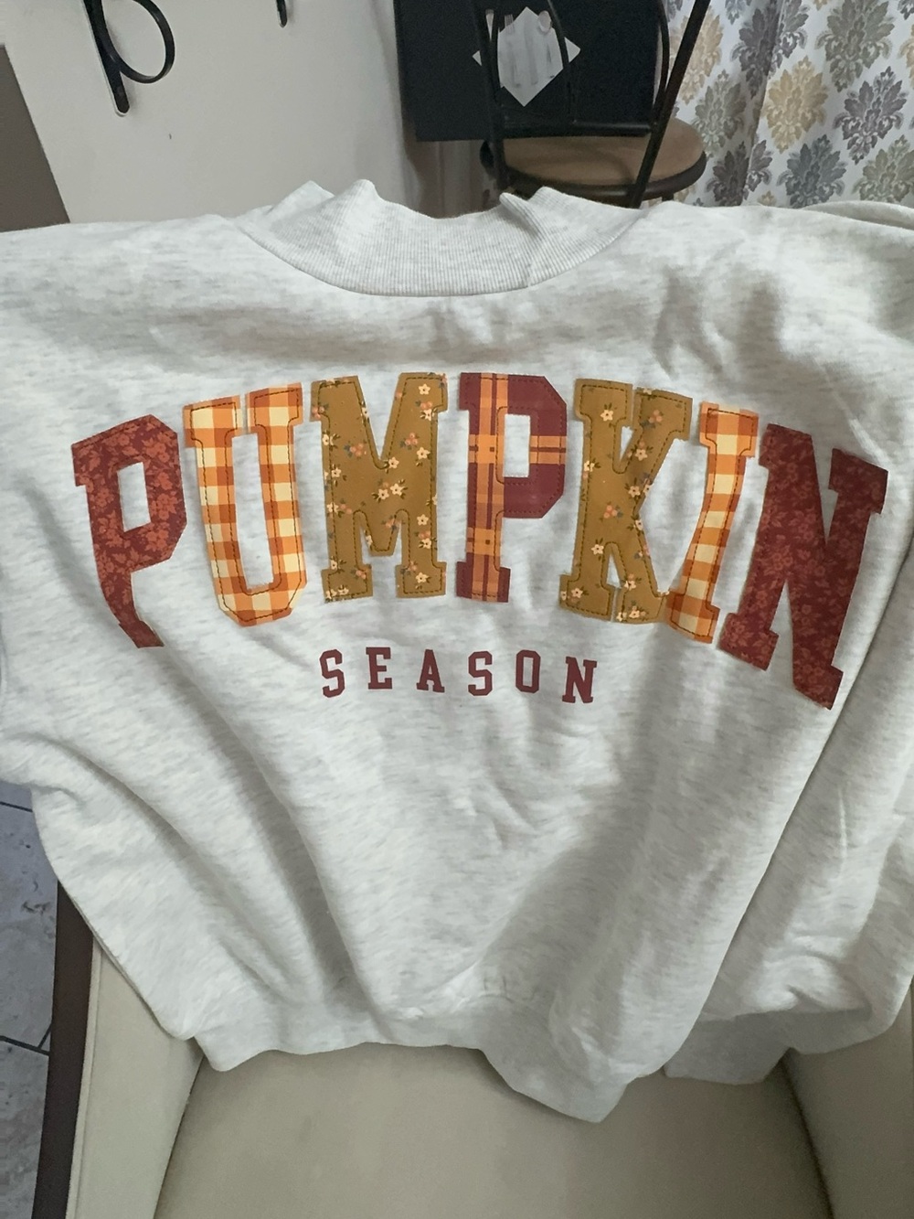 Pumpkin Season Graphic Sweatshirt - Cream Large